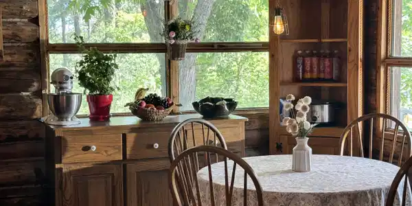 Image 3: eat in kitchen