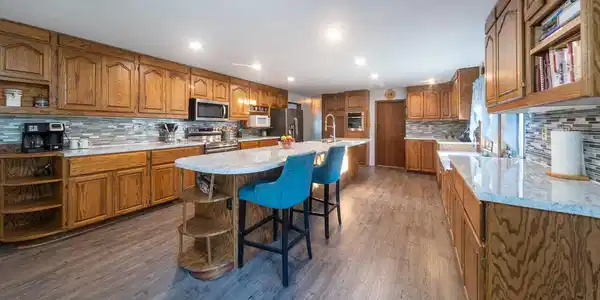 Image 3: Kitchen
