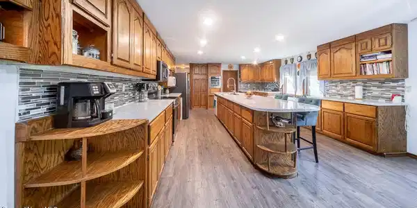 Image 4: Kitchen