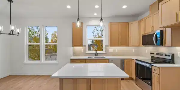 Image 4: 10-Kitchen