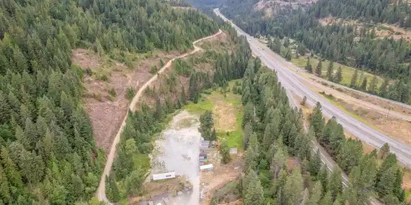 Image 2: easy access to freeway
