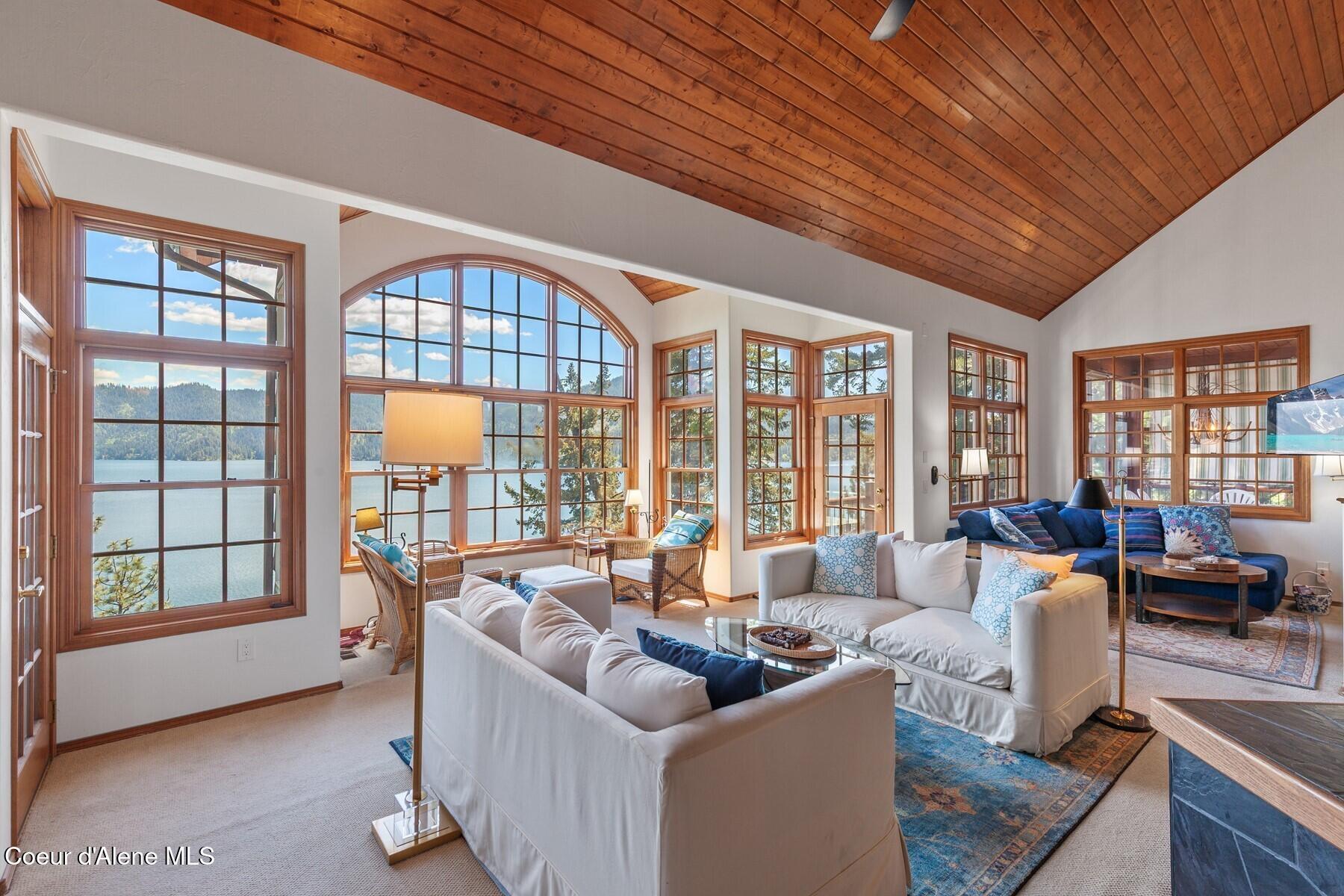 Image 1: Vaulted Living Room