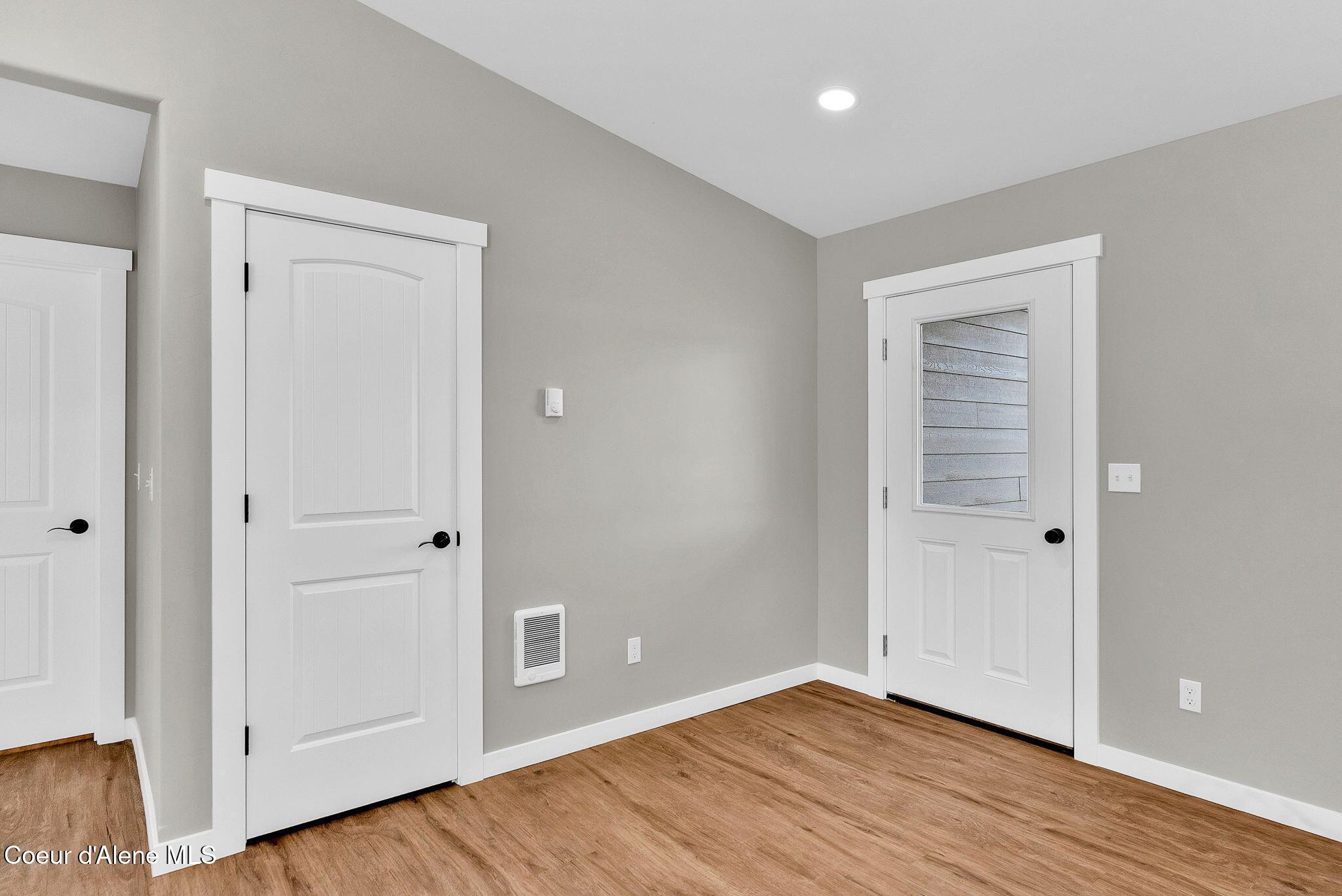 Image 4: 4-web-or-mls-SkyLight - Jenny-04