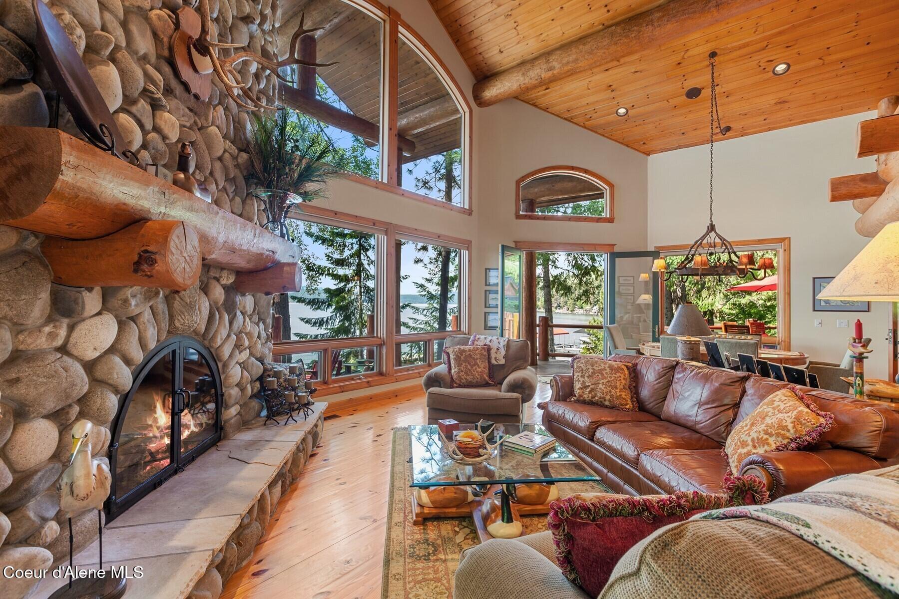 Image 2: Spectacular Tamarack Lake home