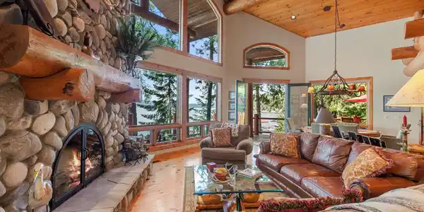 Image 2: Spectacular Tamarack Lake home