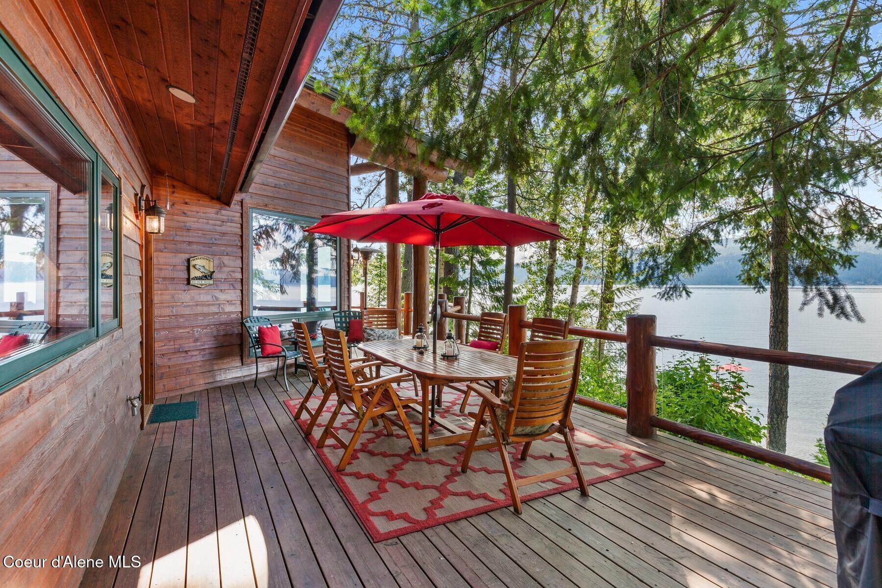 Image 3: Your outdoor dining room