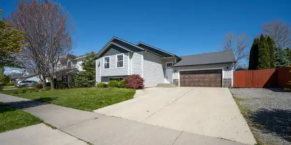 Image 4: Two Car Garage