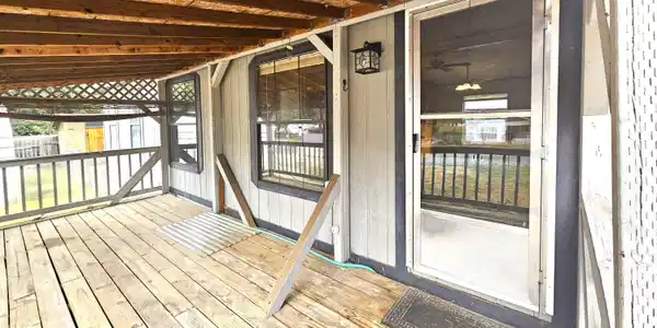 Image 3: 3