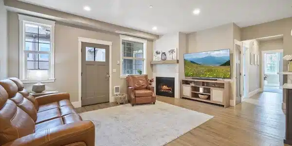 Image 3: 07-007_Living Room