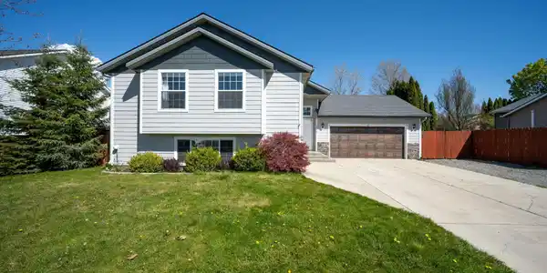 2617 W Blueberry CIR