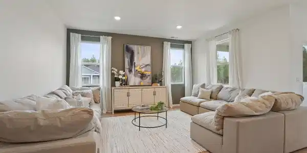 Image 4: Inside-Spokane-5th-6
