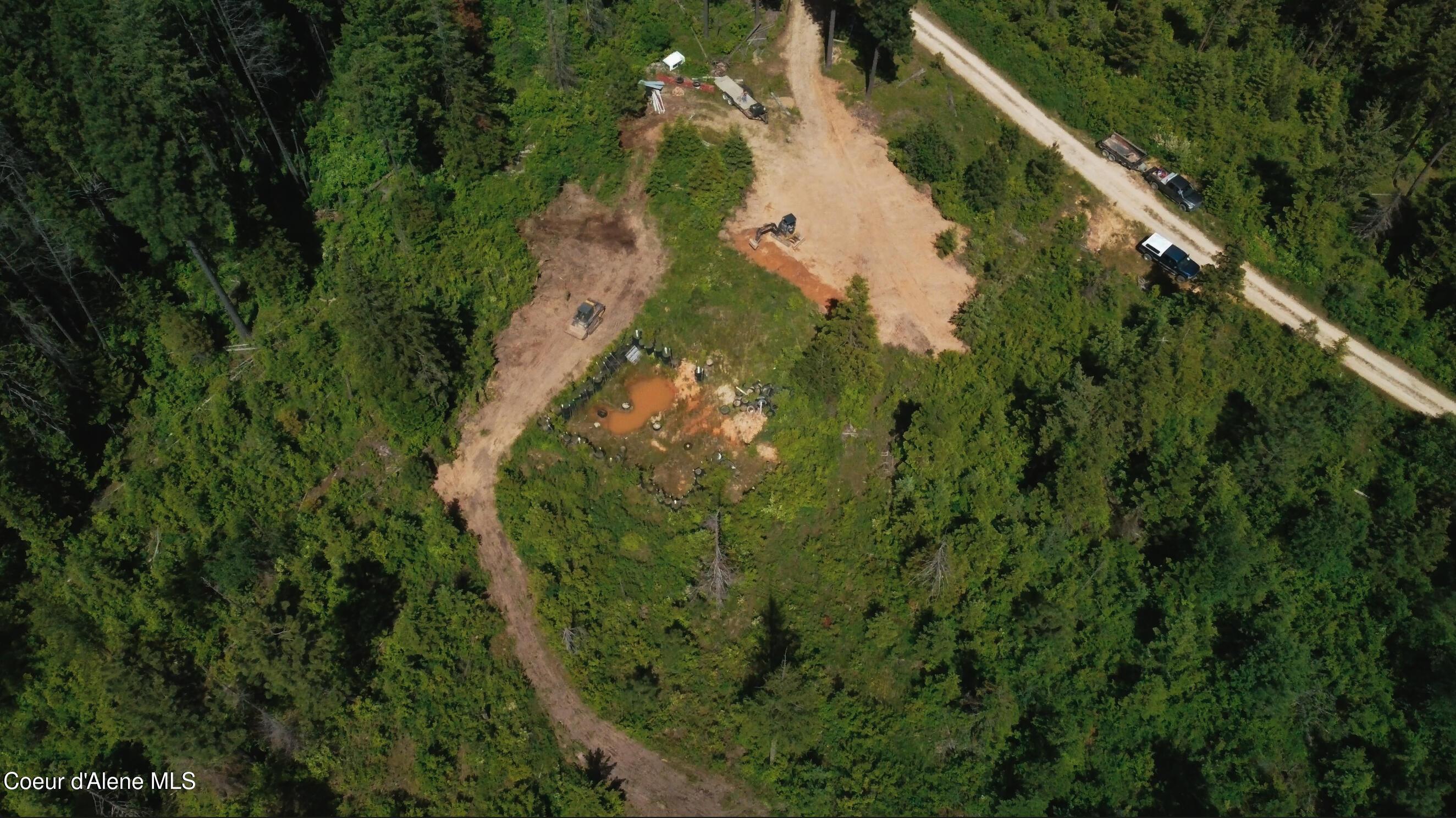 Image 3: AerialOfDrivewayAndPad