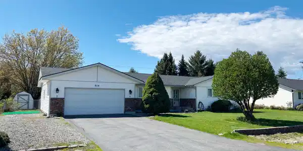 654 E Maple PL