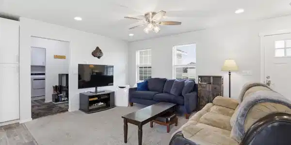 Image 4: 4_516 solar rd