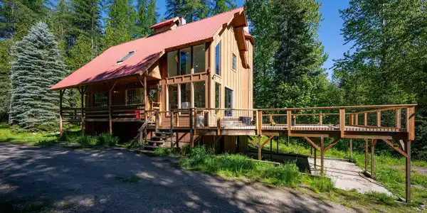 6045 Upper Pack River RD