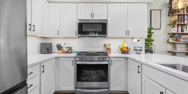 Image 4: Kitchen 2