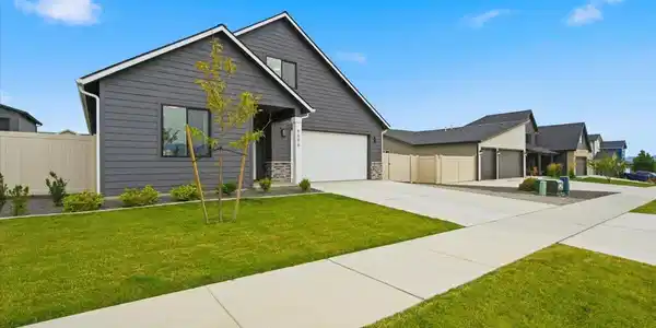Image 4: Front of Home