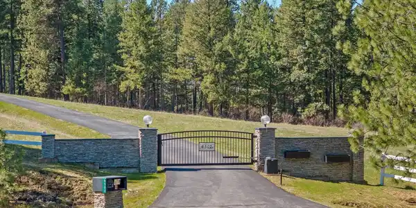 Image 2: Private, Gated