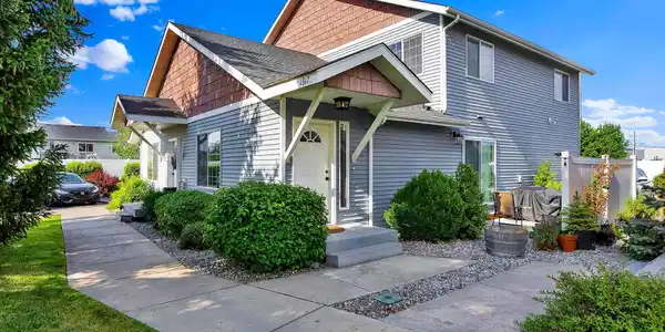 1317 N FORSYTHIA CIR