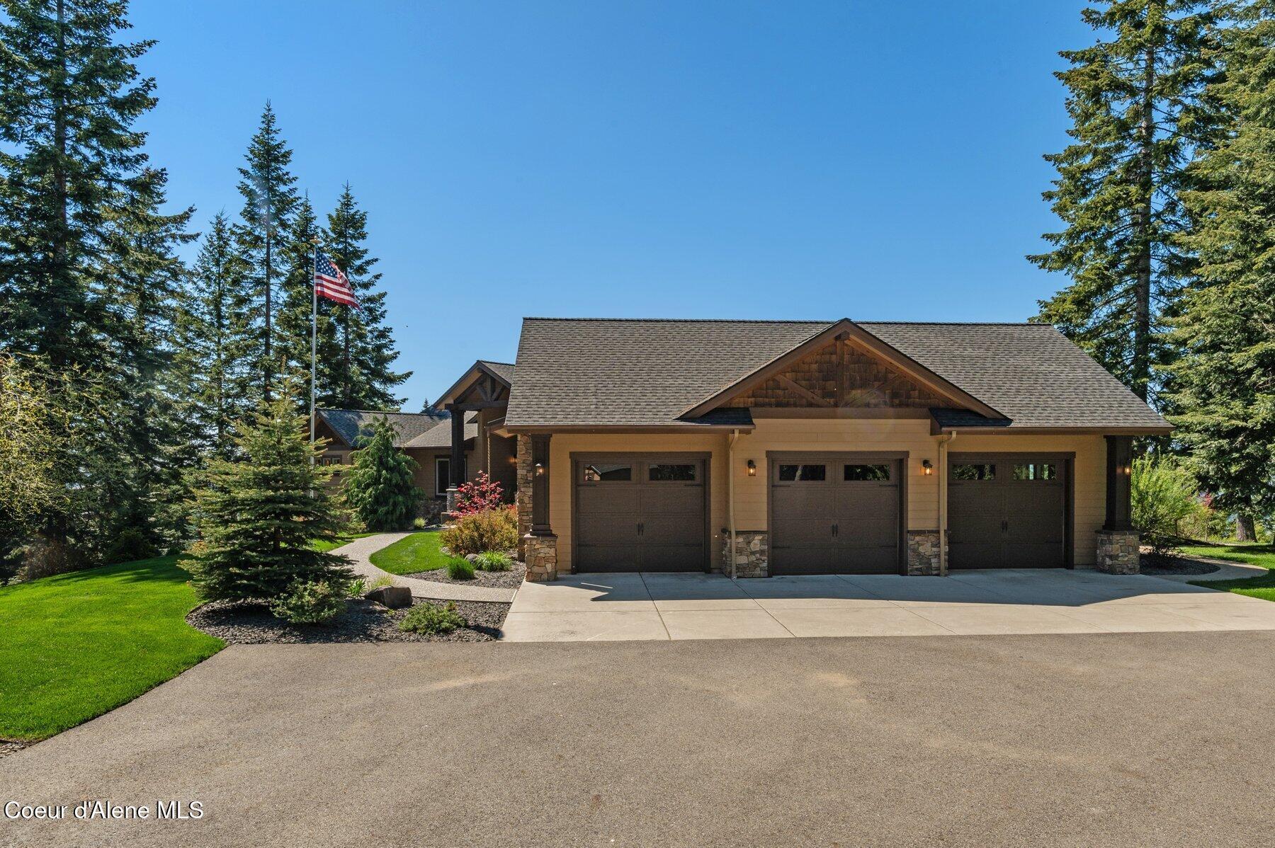 Image 4: Exterior Garage