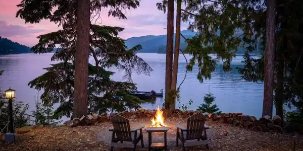 Image 3: Lake View / Firepit