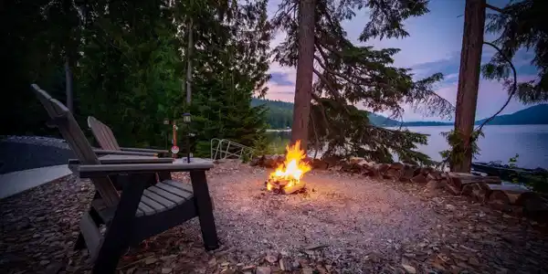 Image 4: Lake View / Firepit
