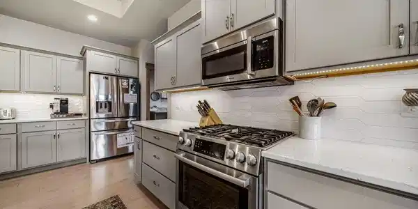 Image 4: Lots of cabinets