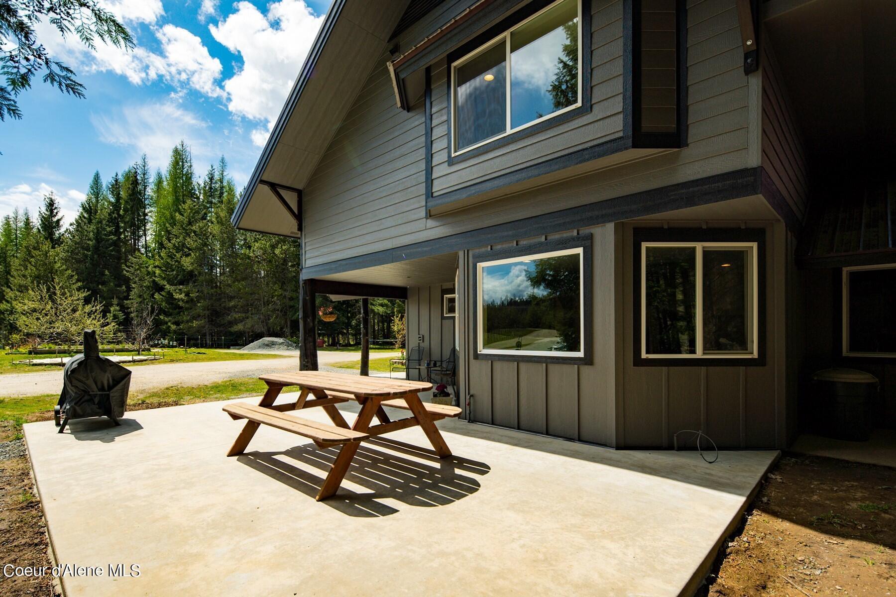 Image 2: Large patio