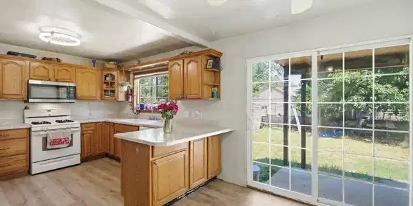 Image 4: Dining Area