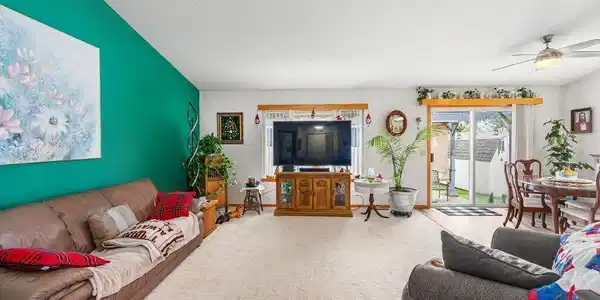Image 4: Living Room