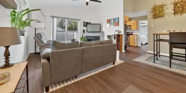 Image 3: 743EWhisperingPines-3