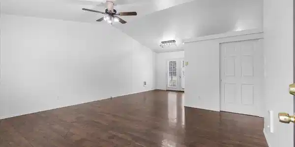 Image 2: Living Room