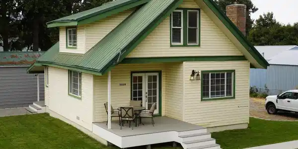 Image 2: Spirit Lake Home