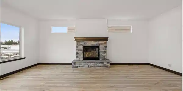 Image 4: Living Room