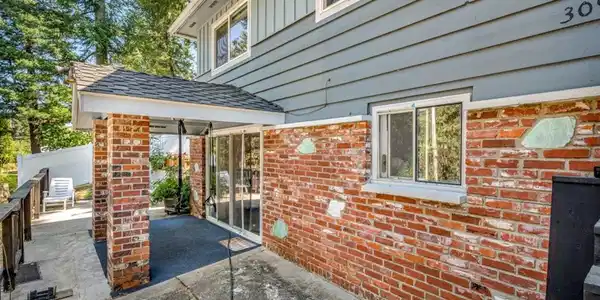 Image 4: Walk Out Basement