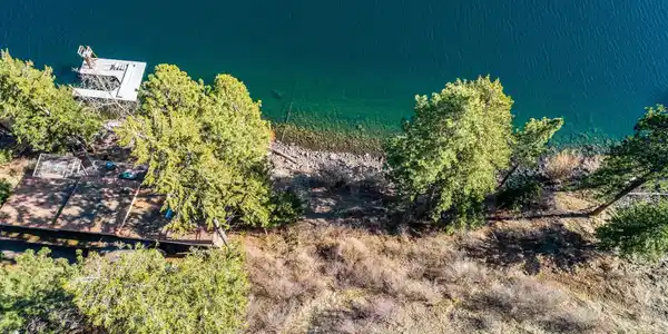 Image 2: Lake Frontage homesite