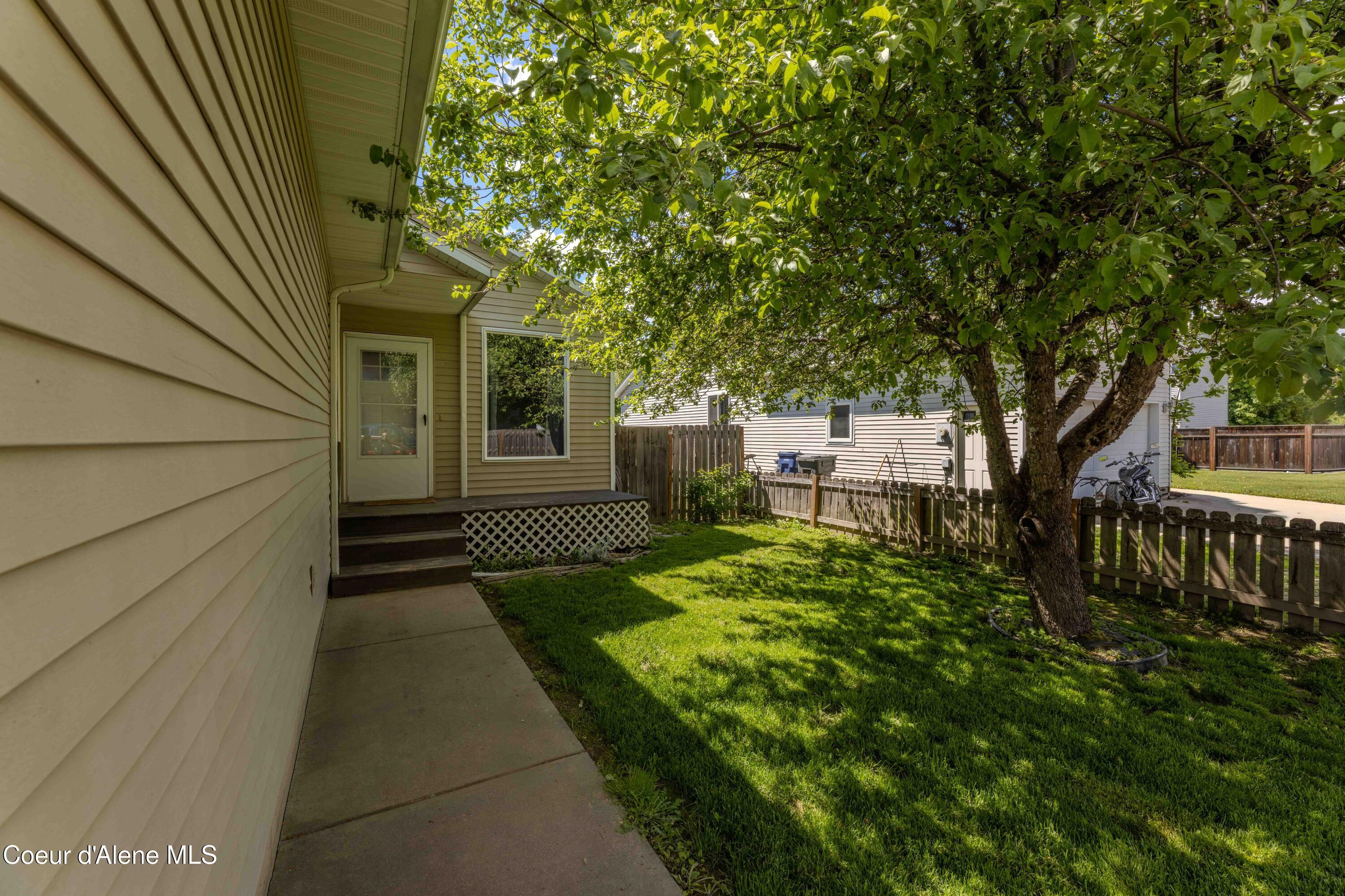 Image 3: Front Entry