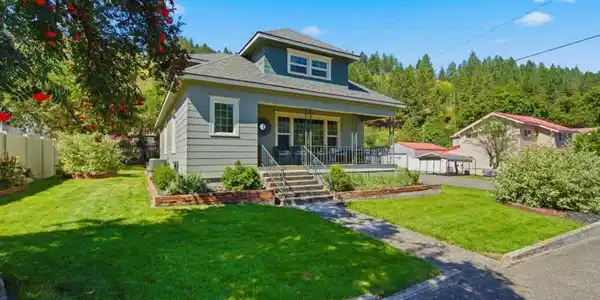 Image 2: Front of Home