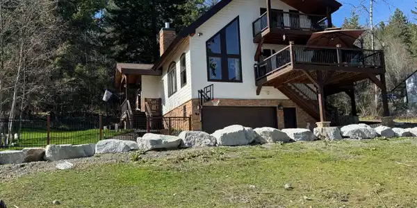 101 Spring View Ln