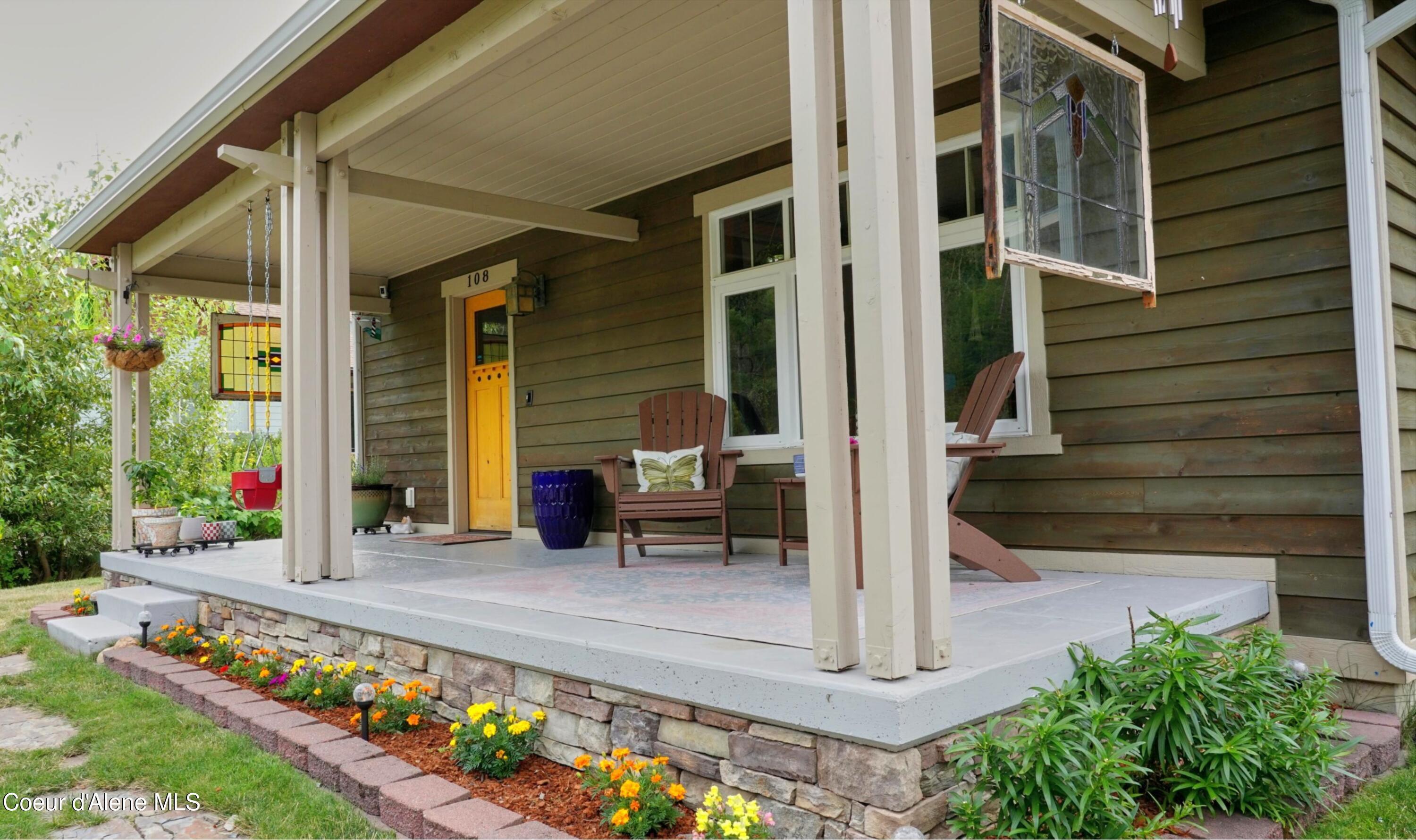 Image 2: 32_108MemoryLn_FrontPorch