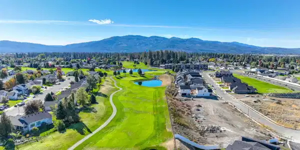 Image 2: Golf Course Lots