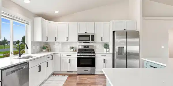 Image 4: Beautiful quartz countertops