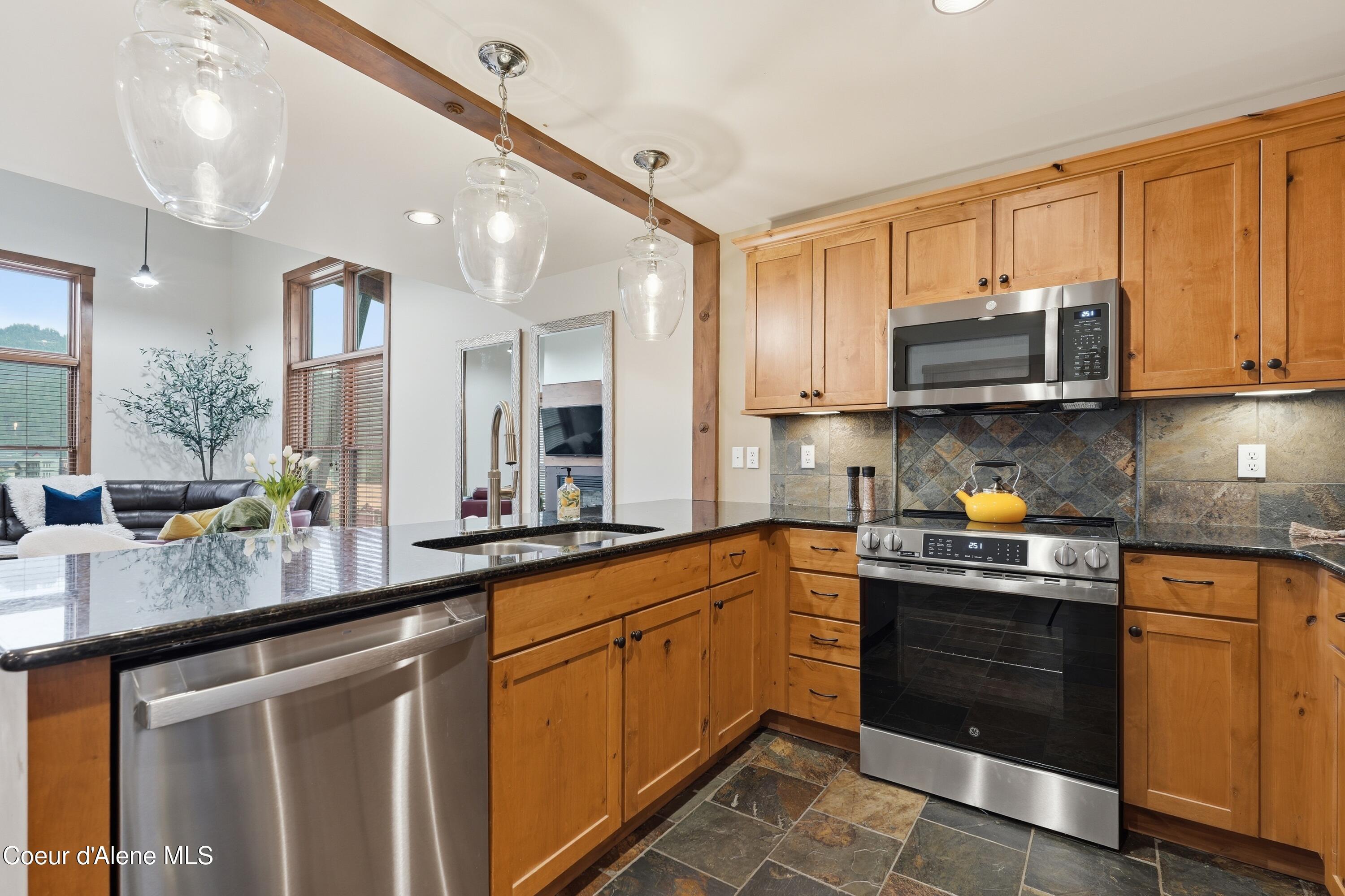 Image 4: 404 kitchen
