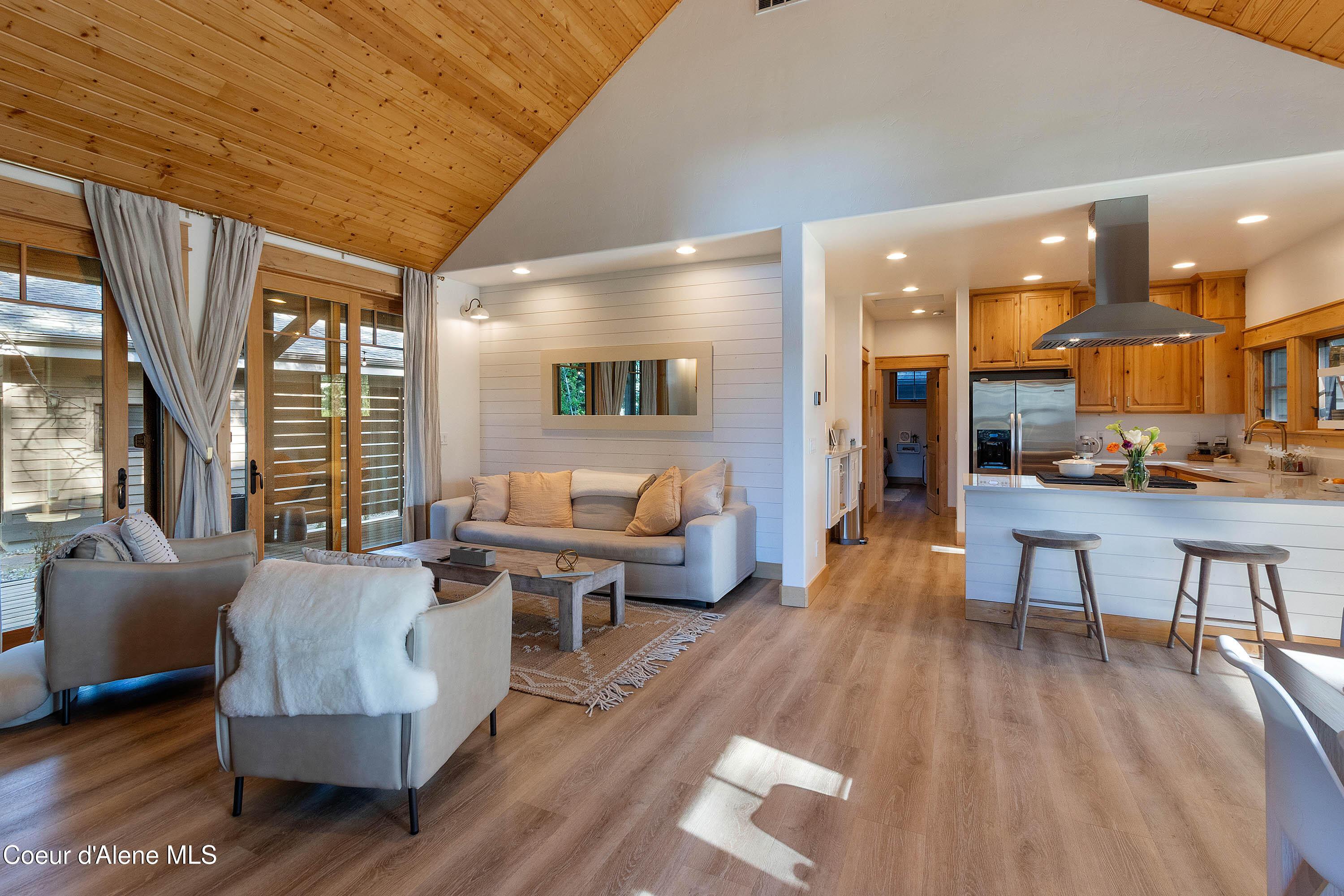 Image 2: Living Room