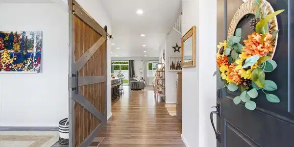 Image 3: Entryway