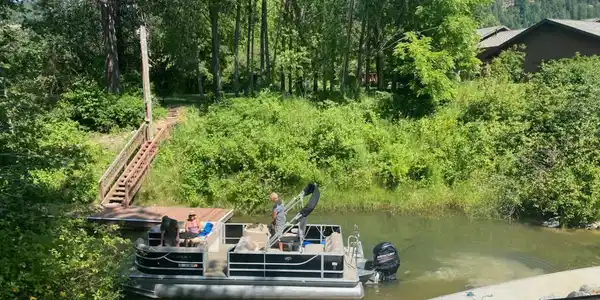 Image 4: Boat out to the lake