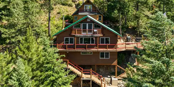 2565 Upper Pack River Rd