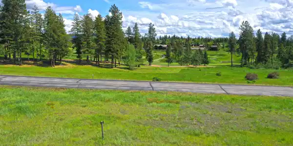 Image 4: Level & Open Building Site