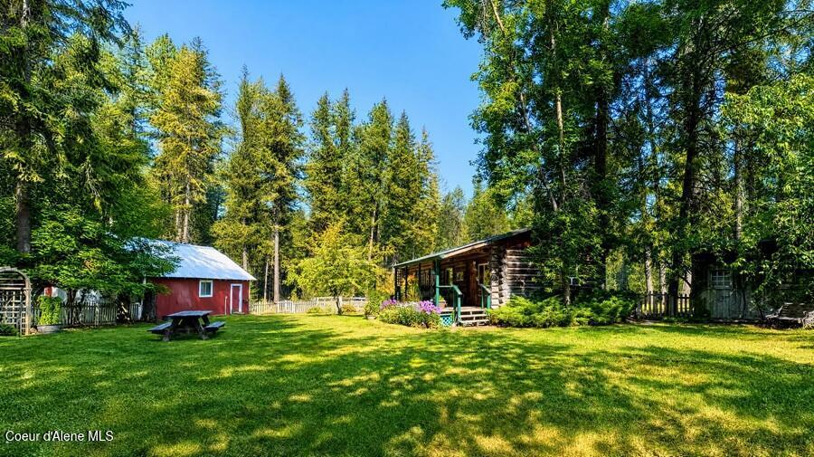 Image 4: Side yard
