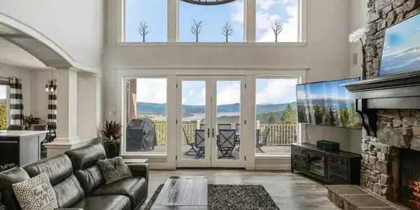 Image 2: Stunning setting on 10 acres